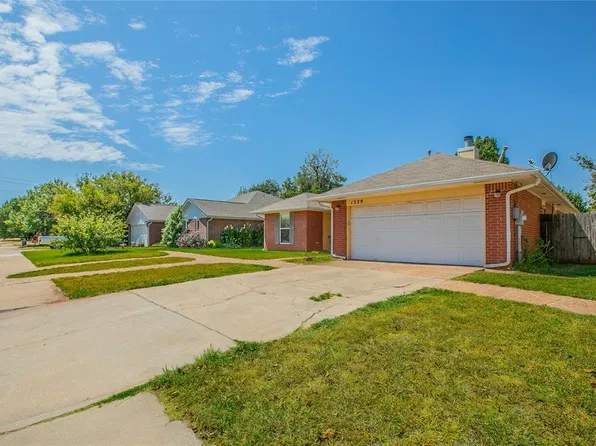 1329 Greenfield Dr, Edmond, OK 73012