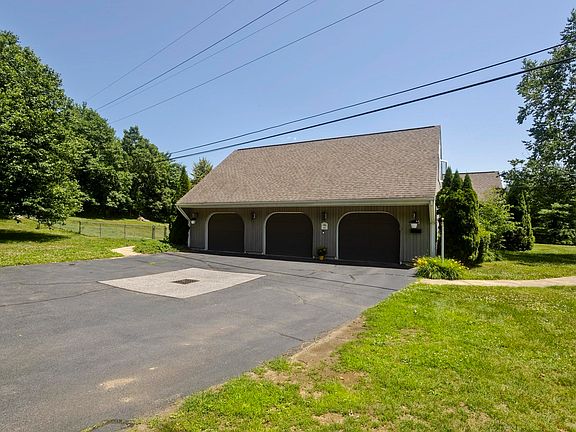 3rd image of 447 Loring Rd