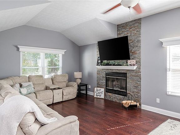 5th image of 2441 Rosina Dr