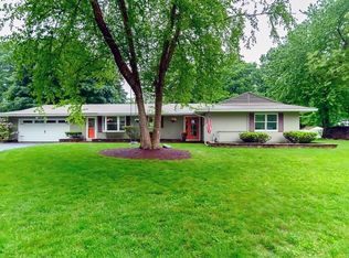 5 Lantern Rd, Andover, MA 01810