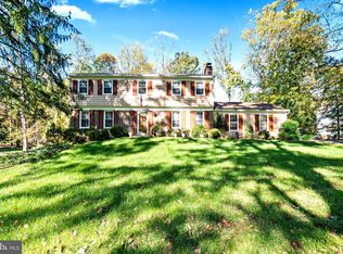 10206 Carol St, Great Falls, VA 22066