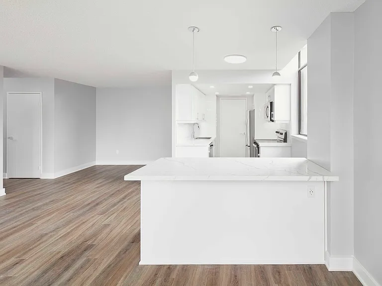 77 Finch Ave W — Photo 6