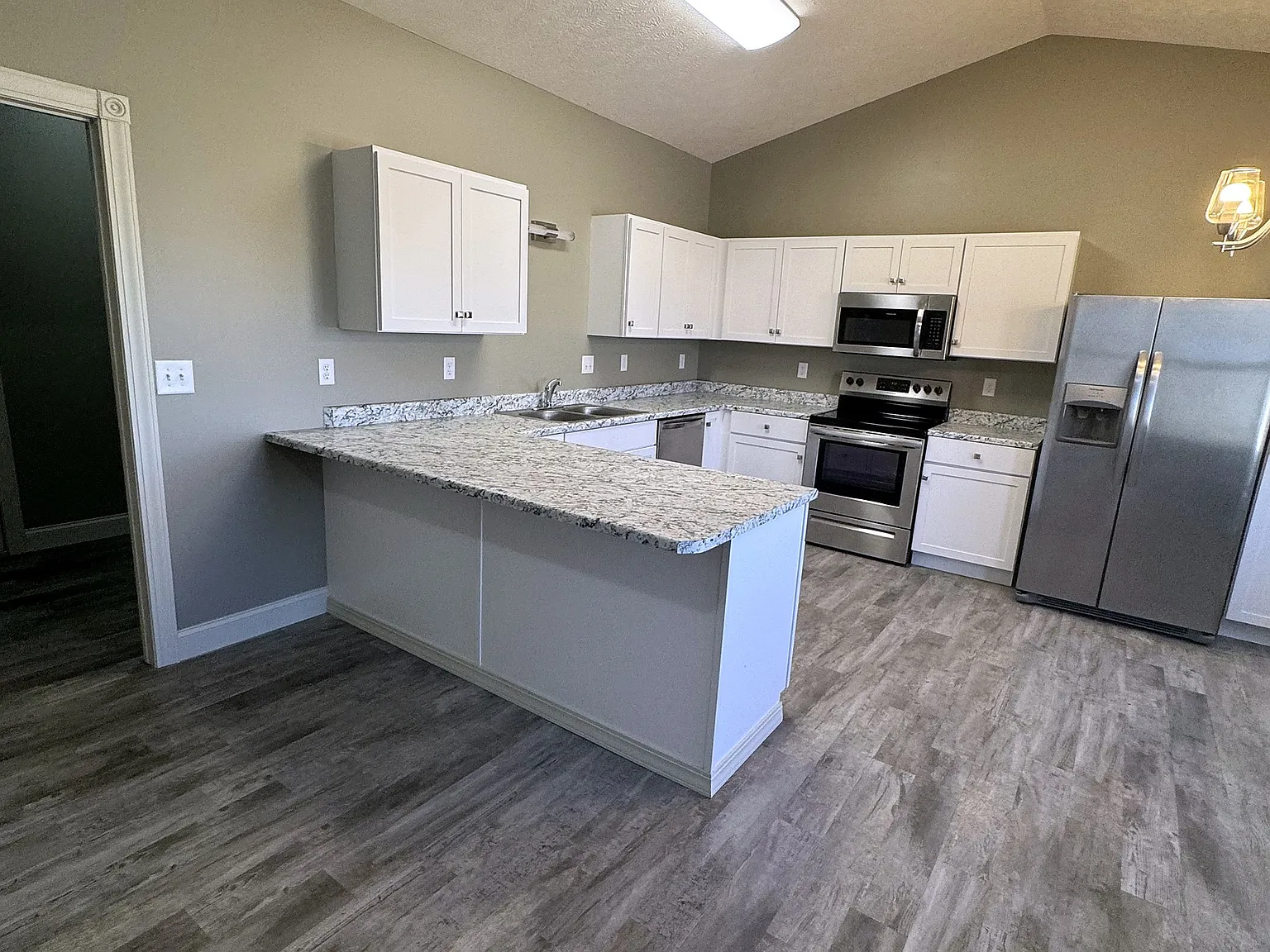 2 bed, 1220 sqft, $1,800 — Photo 4