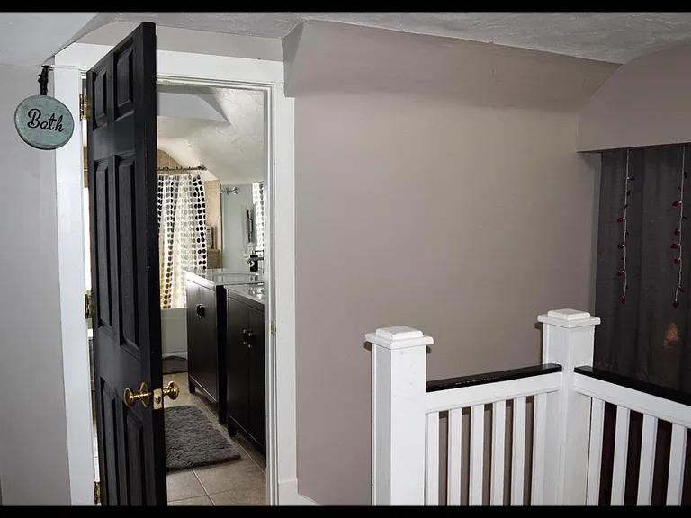435 NW 20th St — Photo 10