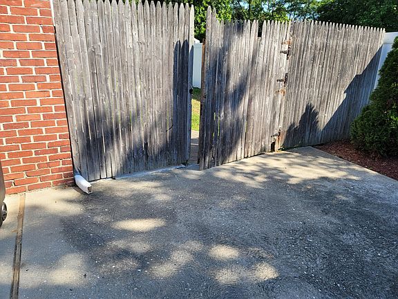 Gate to Back Yard