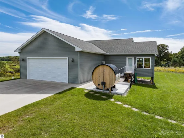 5700 Stillwagon Rd, Gladwin, MI 48624