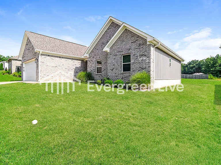 4521 Western Woods Dr — Photo 2