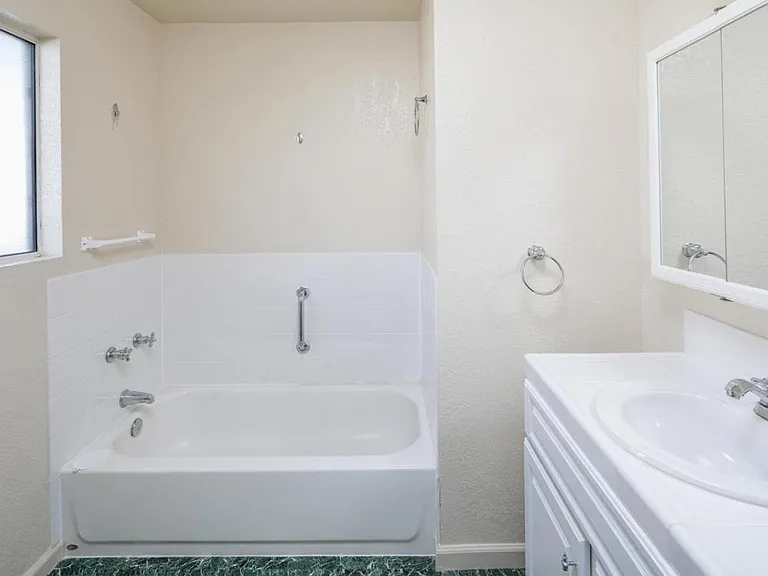 Master bathroom 2
