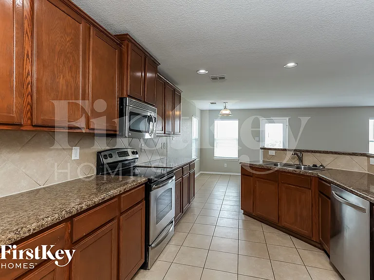 466 Dolly Dr — Photo 7