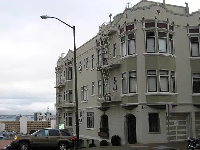 Studio, 525 sqft, $3,900 — Photo 1
