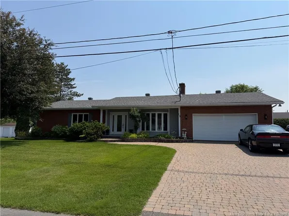 19 Boucher St, Edmundston, NB E7B 1B9