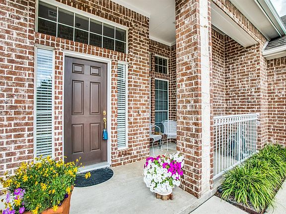 2nd image of 634 Wyndham Cir