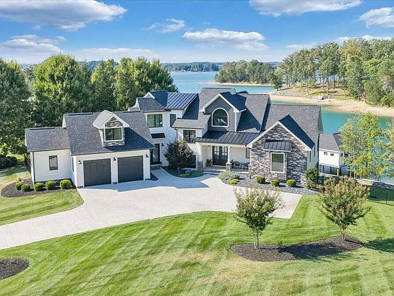 4th image of 176 Three Point Isle Dr