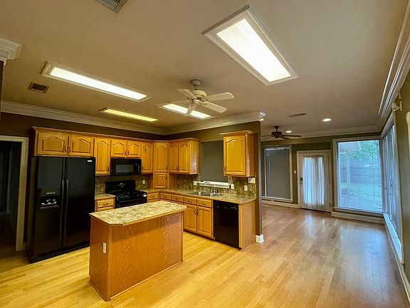 5th image of 11113 Garrett Dr