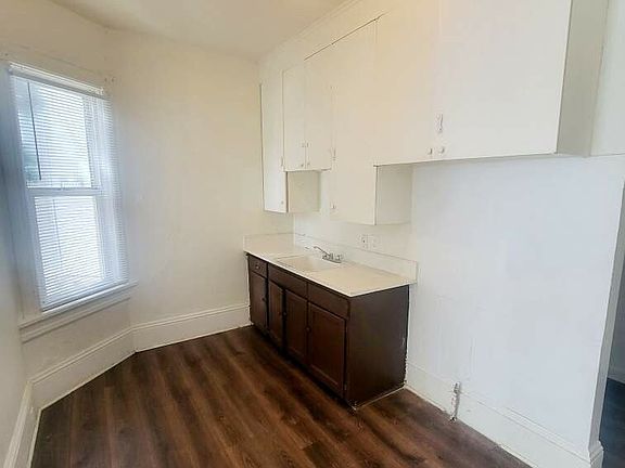 2nd image of 1710A W Mineral St