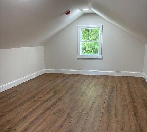 5th image of 3313 Taylor Ave