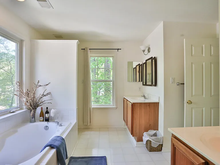 15979 Cove Ln — Photo 11