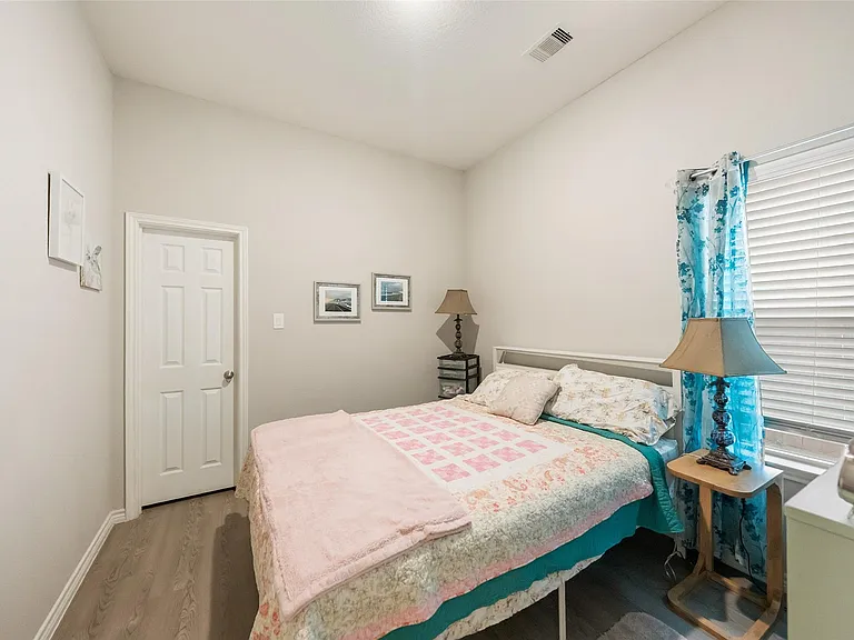 306 Helen St — Photo 18