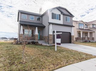8402 N Western Gailes Dr, Eagle Mountain, UT 84005