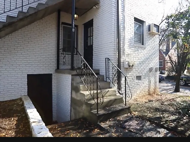 1732 Monroe Dr NE #A — Photo 2