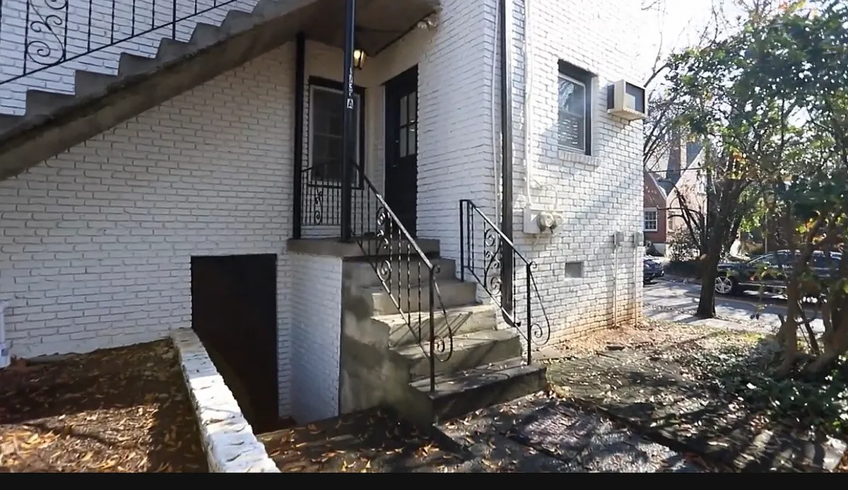 Building Photo - 1732 Monroe Dr NE #A