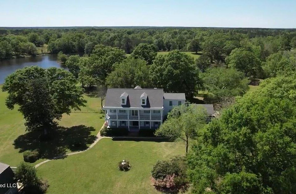 1st image of 76 Dream Hill Dr