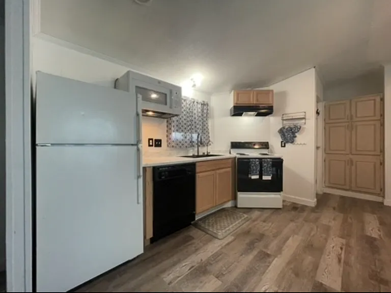 214 Sky Ln — Photo 2
