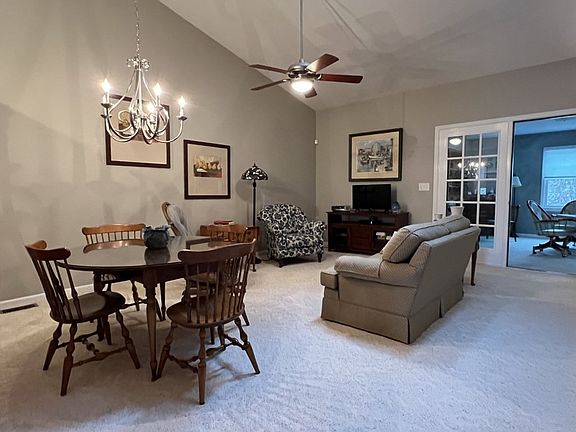 3rd image of 815 Lees Ct
