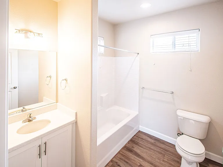 Alder Creek Apartments — Photo 15