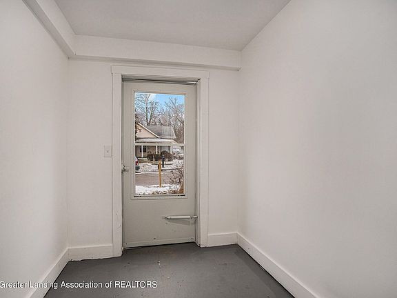 3rd image of 197 Roseneath Ave