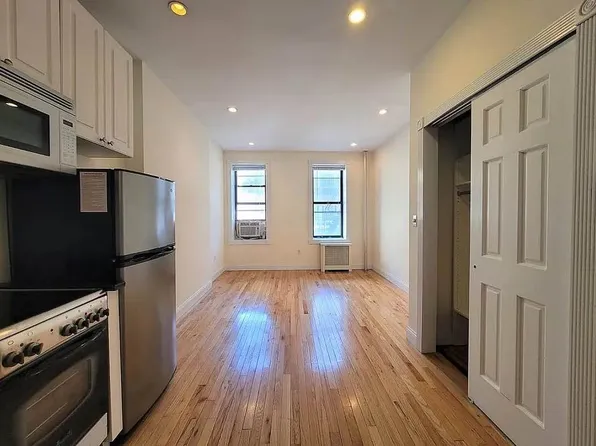 42 West 65th Street image 1 of 4