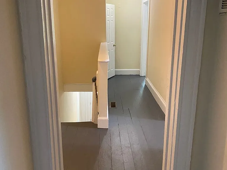 506 W Marshall St — Photo 3