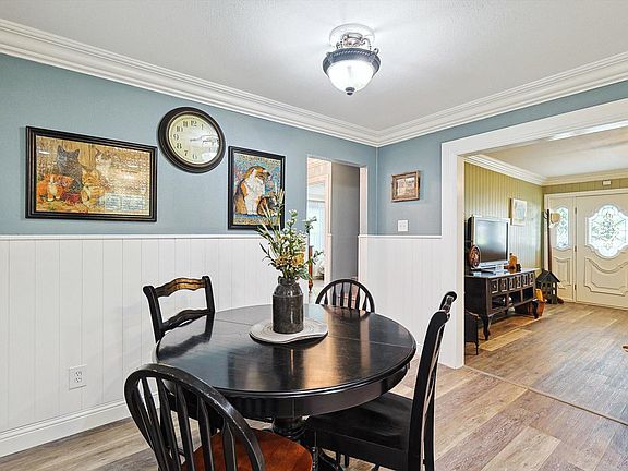 Spacious eating area