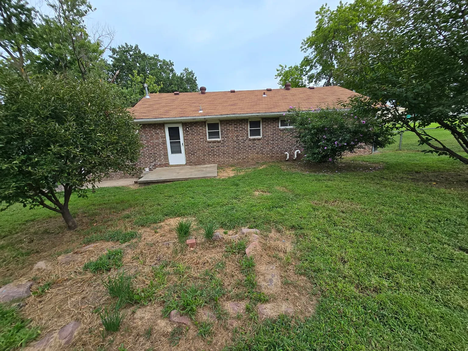 3 bed, 1040 sqft, $575 — Photo 1