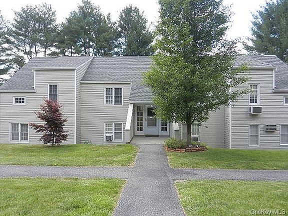 2nd image of 1404 Holly Stream Ct
