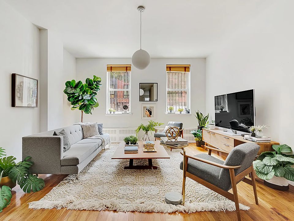 1st image of 149 Manhattan Ave