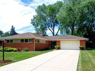 489 Cambridge Rd, Des Plaines, IL 60016