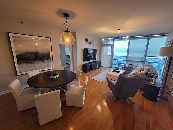 4th image of 1211 S Prairie Ave APT 1202