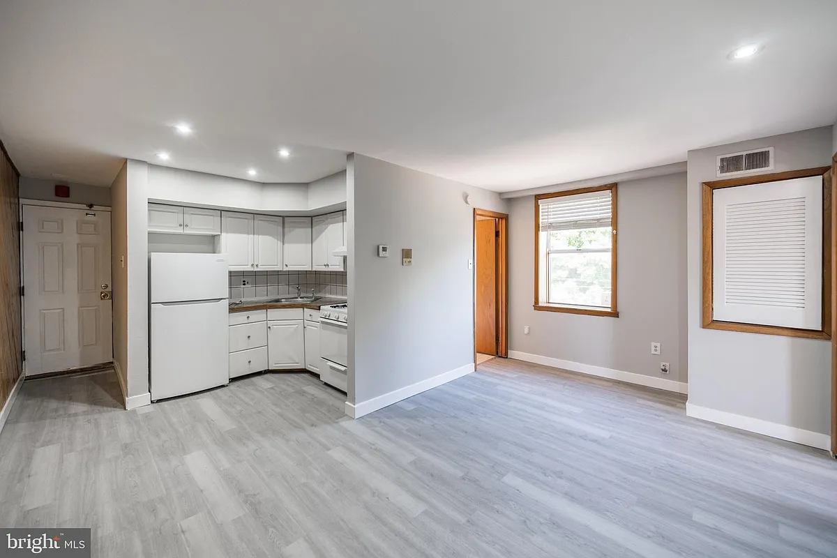 Building Photo - 734 S 9th St #4F