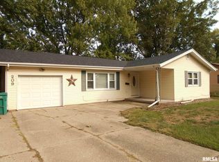 209 Jana Rd, Macomb, IL 61455