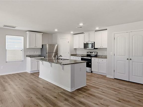 4th image of 2106 Briar Run Dr