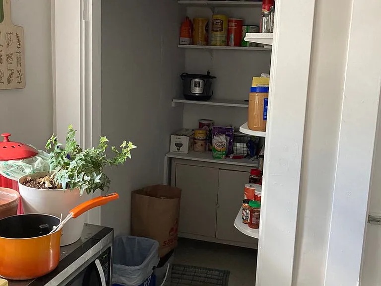 8 Woodside Ave #1 — Photo 16