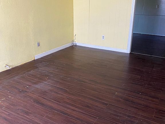 2nd image of 925 SW 50th St