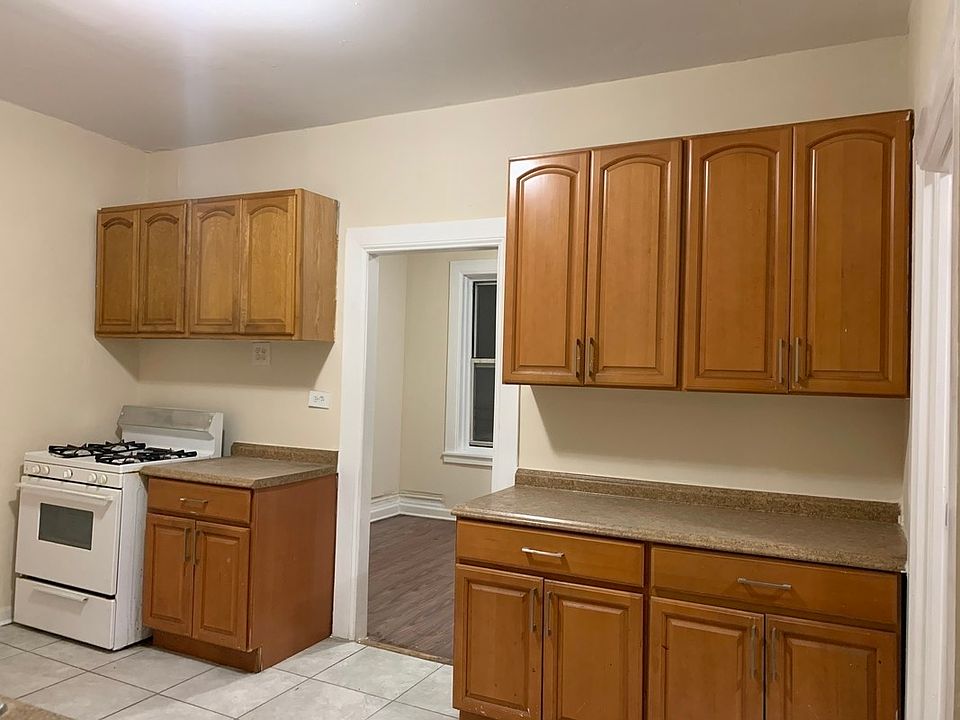 2nd image of 24-14 41st St #3R