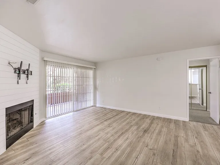 2200 Soutrh Fort Apache Rd — Photo 8