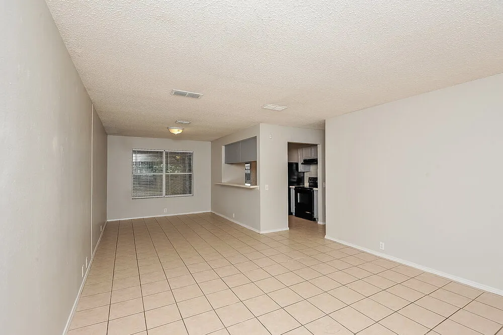 3 bed, 2.0 bath, 1120 sqft, $1,725 — Photo 4