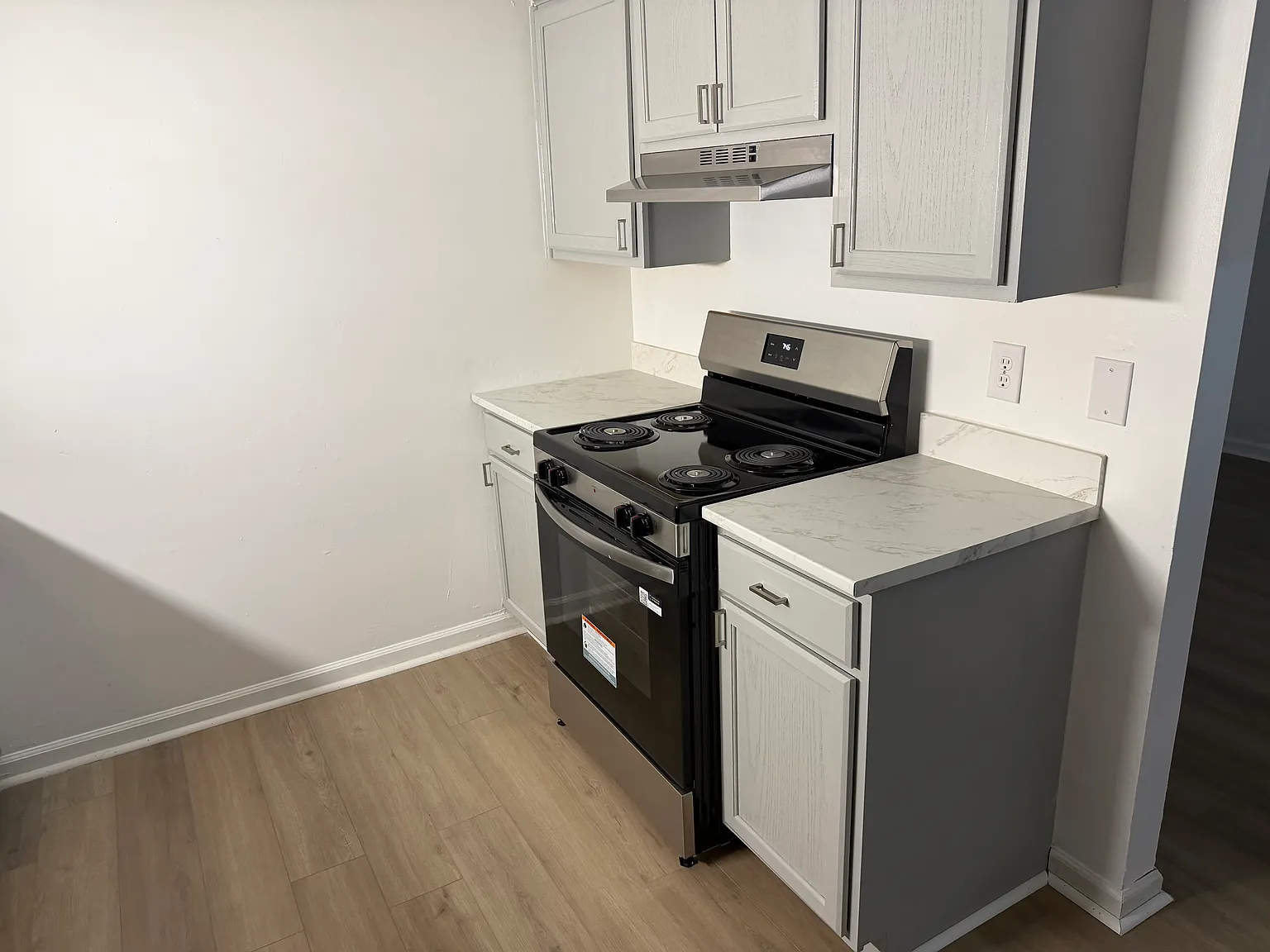 3 bed, 1.5 bath, 1392 sqft, $1,800 — Photo 3