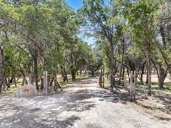 2nd image of 204 Deer Creek Cir