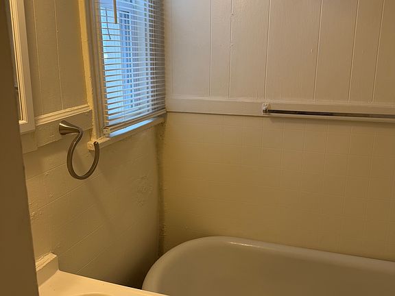 3rd image of 3214 Hanover Ave APT C