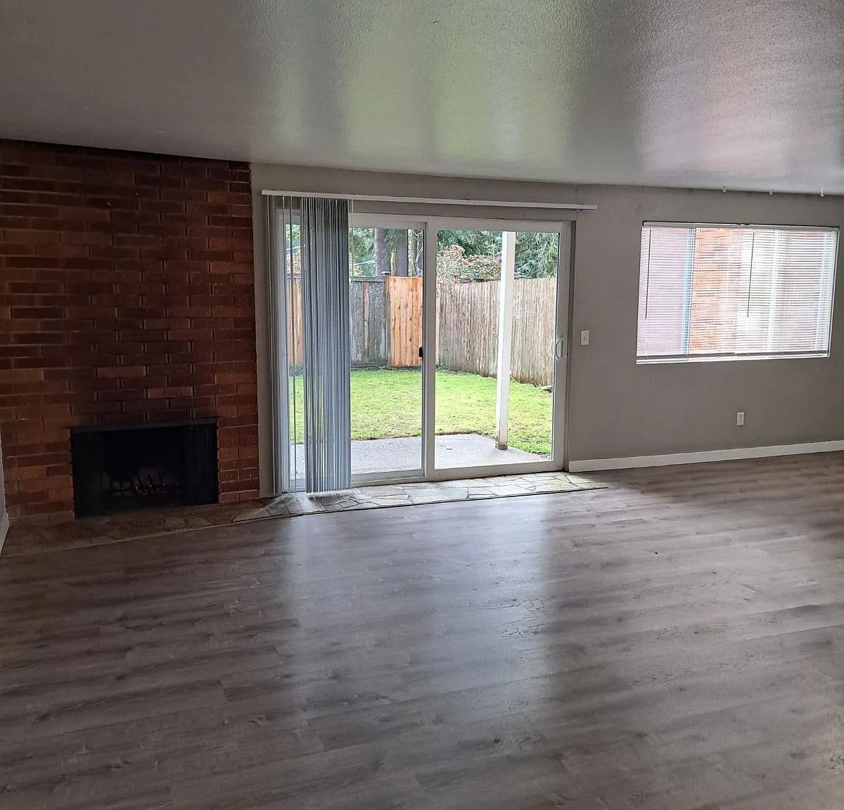 2 bed, 1.5 bath, 1372 sqft, $2,185 — Photo 2